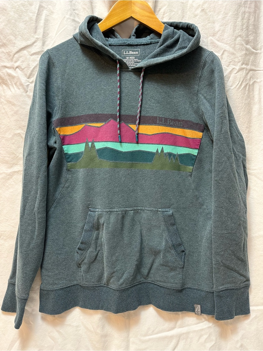 L.L. Bean Women’s Graphic Hoodie Medium- Reg